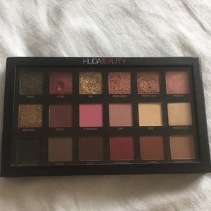 Huda Beauty Shadow Palette✨ Rose Gold Edition